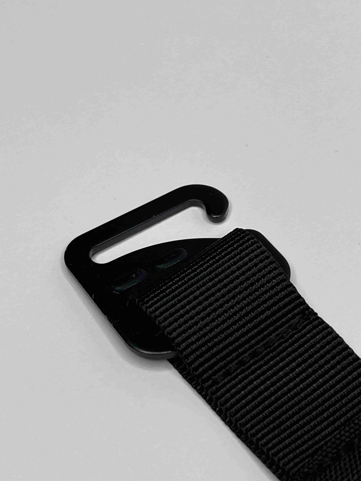 the-shoulder-strap-modjl-modular-backpack-detail-hook